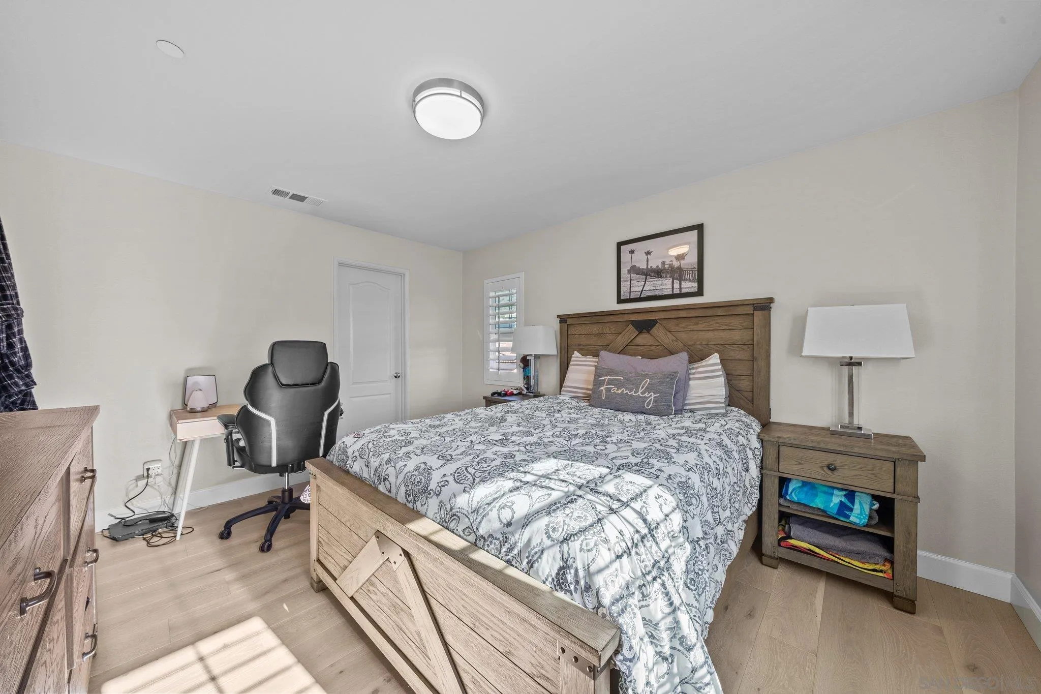 35778 Esperia Way Fallbrook, CA 92028 - Photo 41 of 44 a bedroom with a bed and a lamp on table