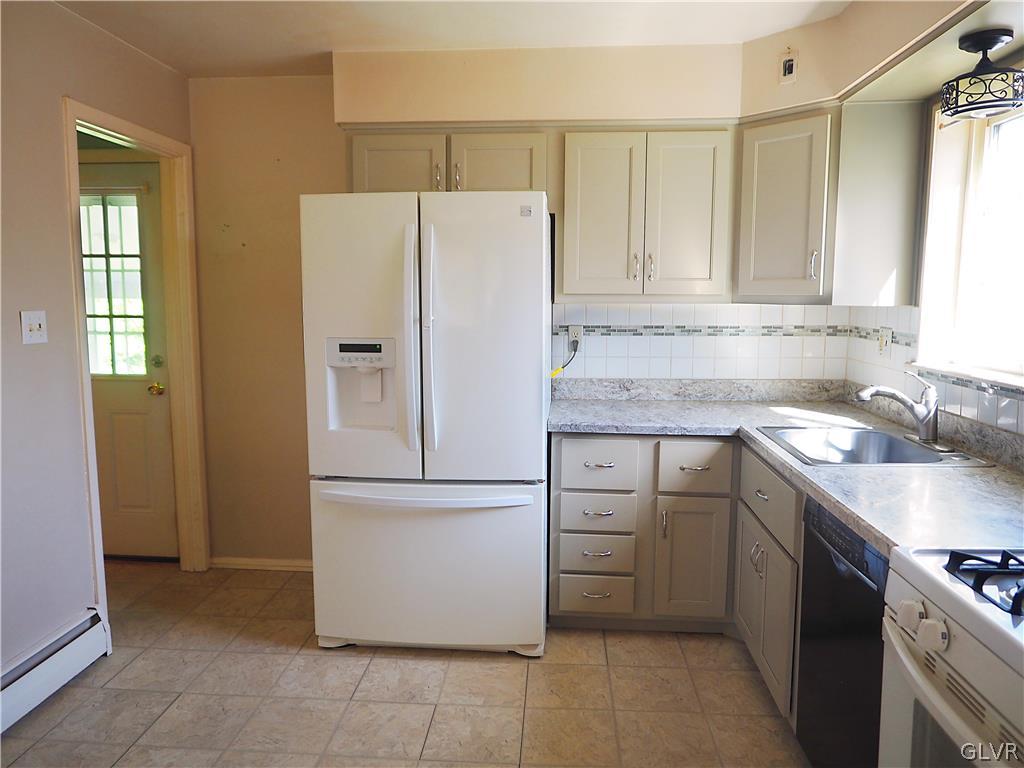 863 Elm Road Hellertown, PA 18055 - Photo 8 of 32 Gallery Image 8