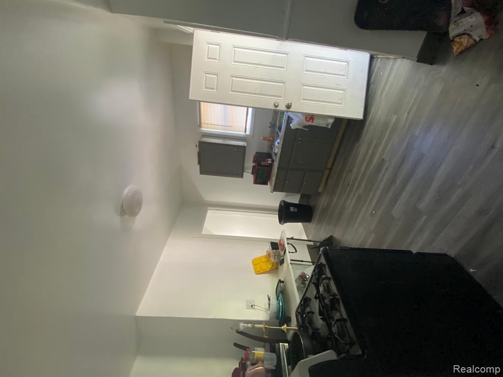 15237 Rochelle Avenue Detroit, MI 48205 - Photo 5 of 12