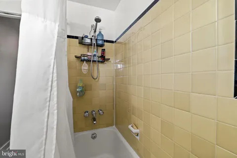 $250,000 | 337 Abbey Terrace, Drexel Hill, PA 19026