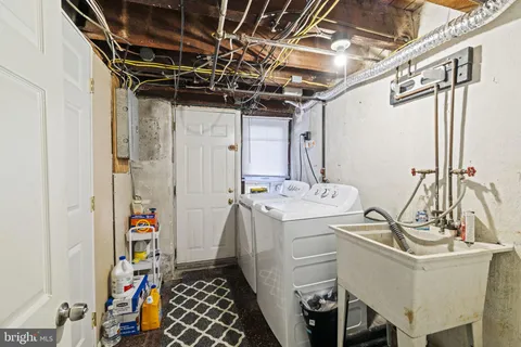 $250,000 | 337 Abbey Terrace, Drexel Hill, PA 19026