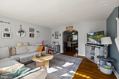 $250,000 | 337 Abbey Terrace, Drexel Hill, PA 19026