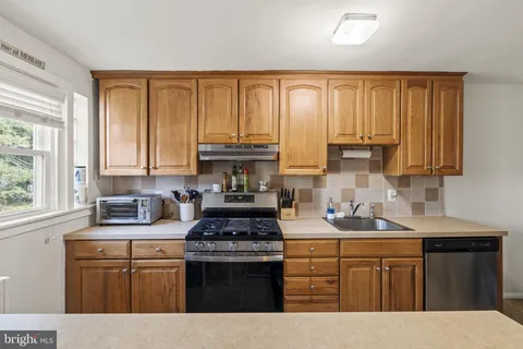 $250,000 | 337 Abbey Terrace, Drexel Hill, PA 19026