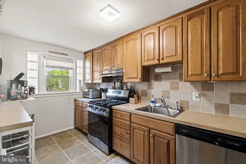 $250,000 | 337 Abbey Terrace, Drexel Hill, PA 19026