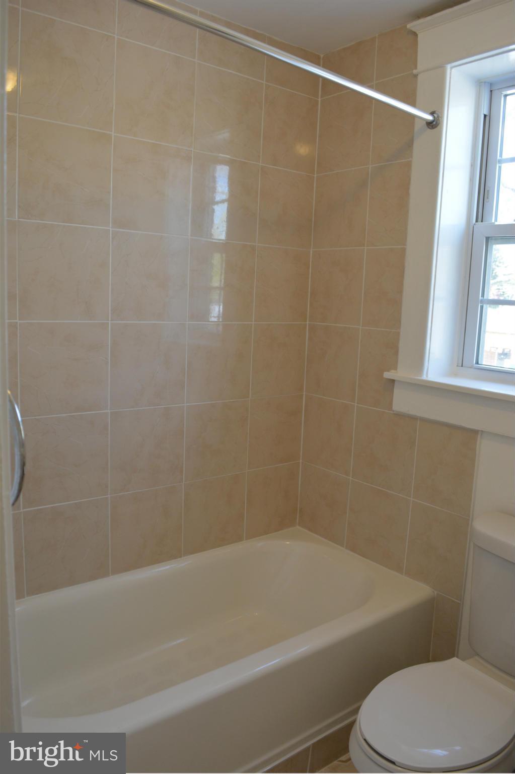 6919 Harford Road Baltimore, MD 21234 - Photo 16 of 30 Bath