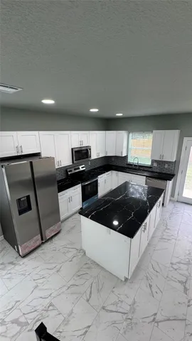 $1,750 | 169 South 10th Street, Conroe, TX 77301