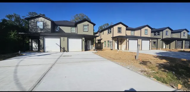 a view of a house with a outdoor space