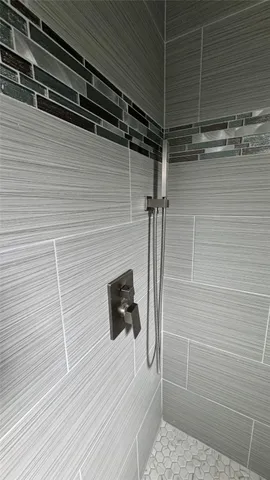 $1,750 | 169 South 10th Street, Conroe, TX 77301