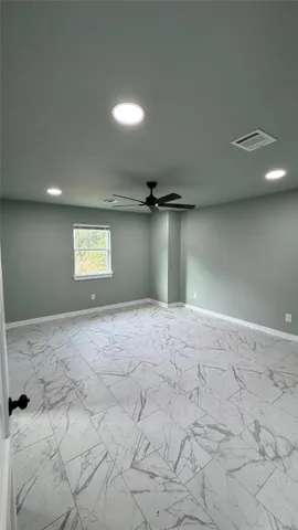 $1,750 | 169 South 10th Street, Conroe, TX 77301