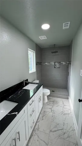 $1,750 | 169 South 10th Street, Conroe, TX 77301