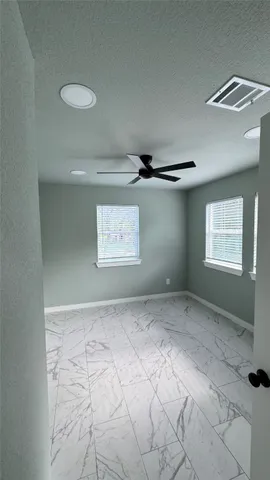 $1,750 | 169 South 10th Street, Conroe, TX 77301