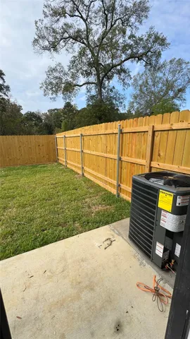 $1,750 | 169 South 10th Street, Conroe, TX 77301