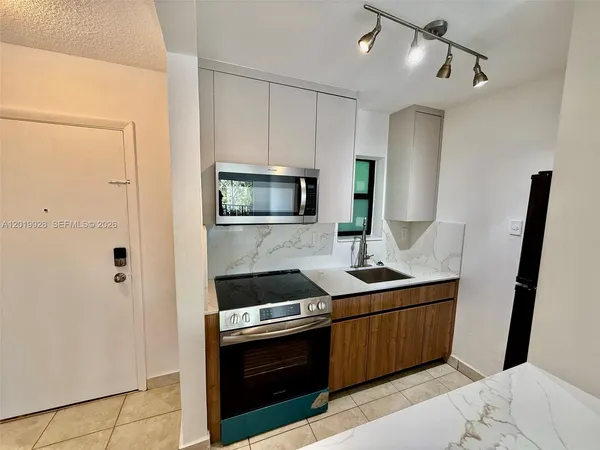 $2,200 | 1530 Southwest 2nd Street, Unit 304, Miami, FL 33135