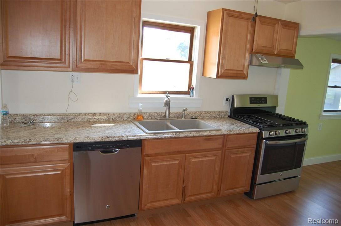27004 Inkster Road Flat Rock, MI 48134 - Photo 6 of 36 DSC_0027.JPG
