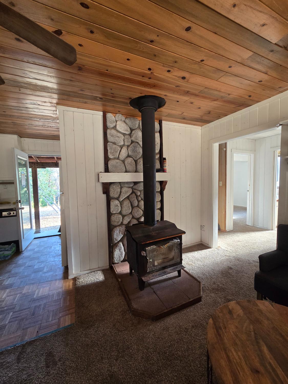 804 Craig Access Road Oroville, CA 95966 - Photo 19 of 31 a living room with furniture