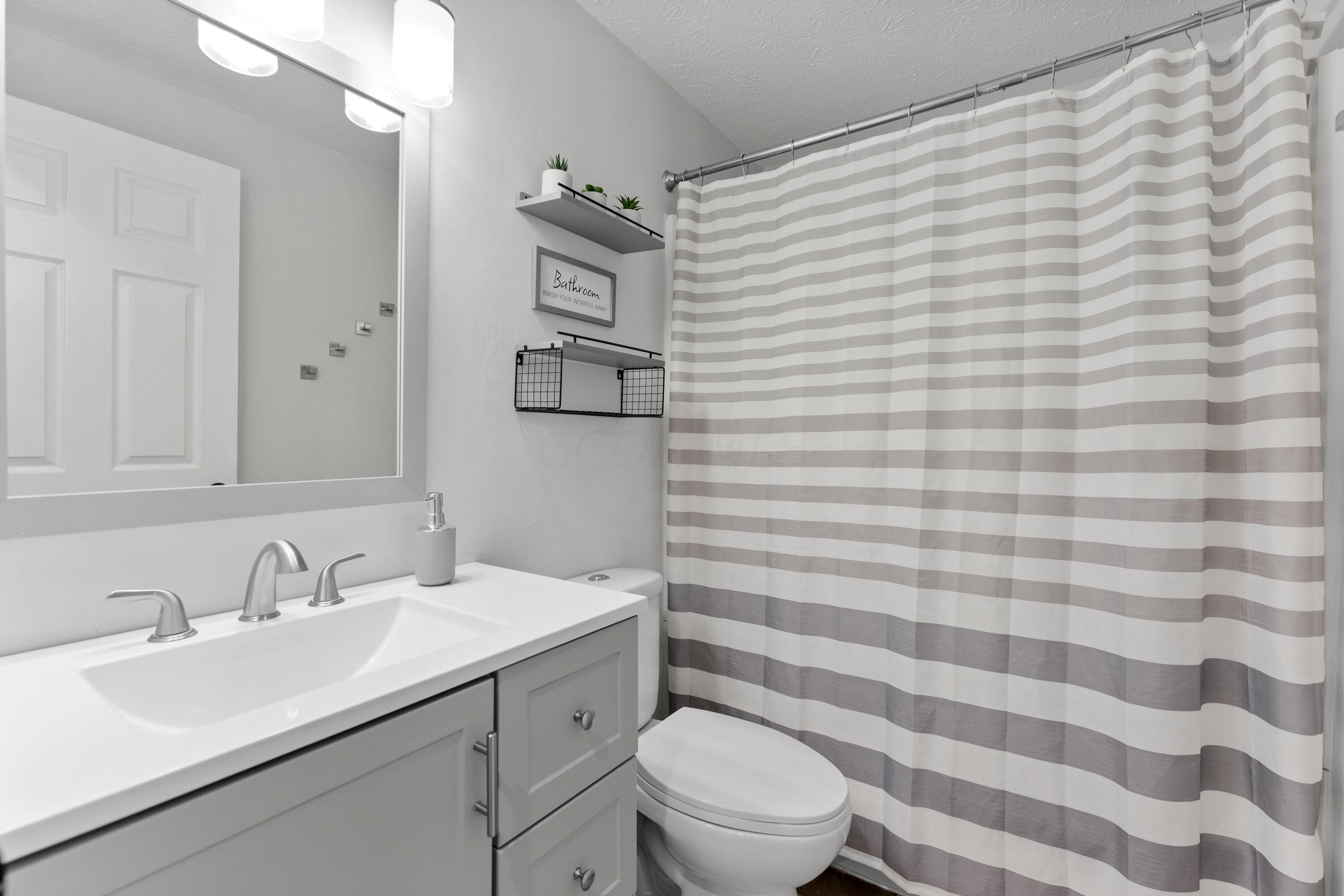 8722 Ripton Drive Powell, OH 43065 - Photo 23 of 46 Entry Level Full Bathroom