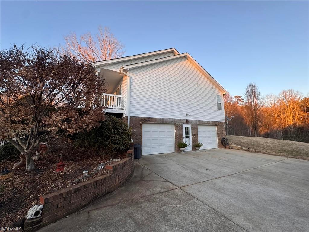 1011 Emerald Drive King, NC 27021 - Photo 3 of 50