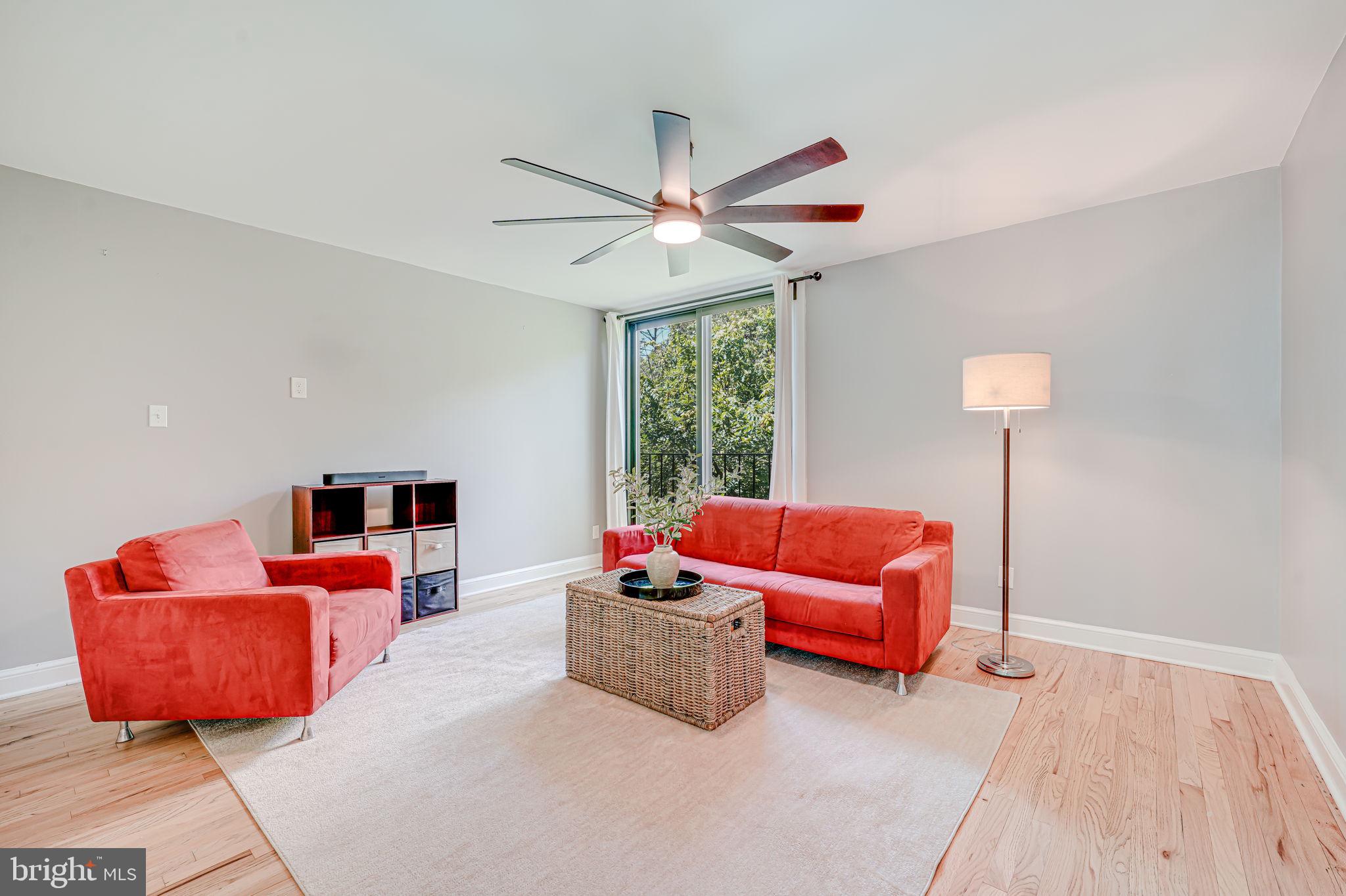 11467 Washington Plaza West Reston, VA 20190 - Photo 22 of 44 Large Bedroom 3