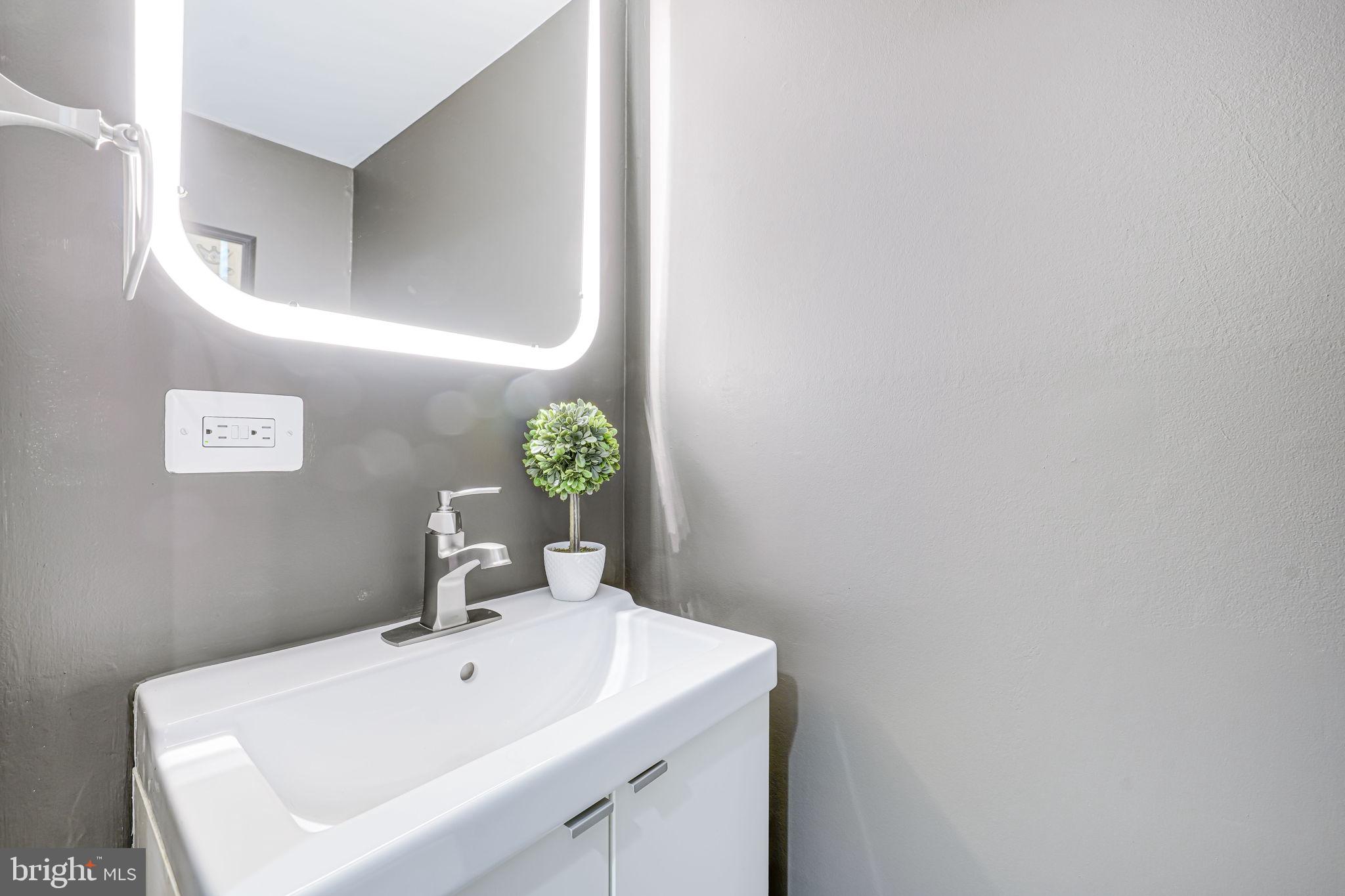 11467 Washington Plaza West Reston, VA 20190 - Photo 26 of 44 Powder Room