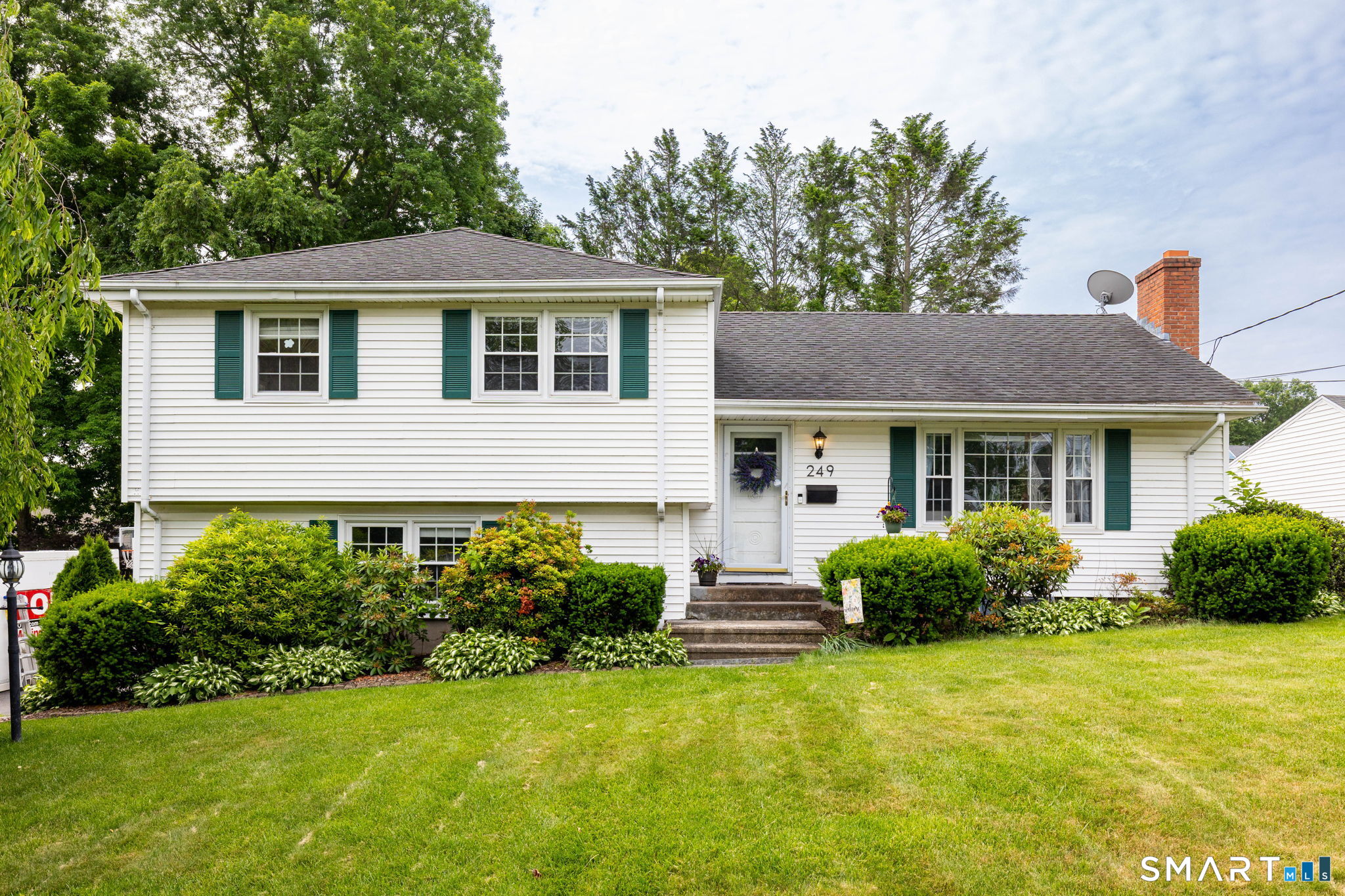 249 Dale Road Wethersfield, CT 06109 - Photo 2 of 36