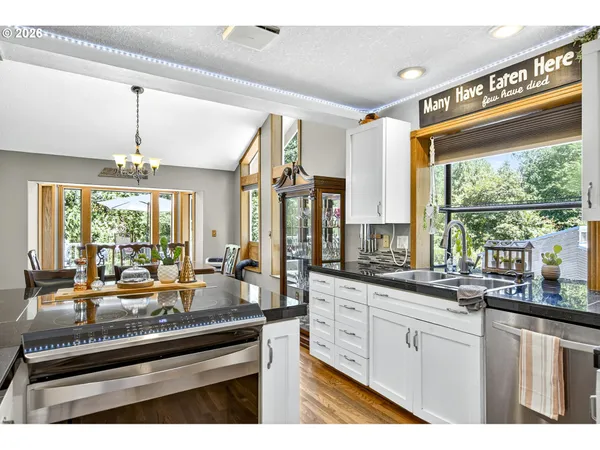 $899,000 | 19345 South Rockney Road, Colton, OR 97017