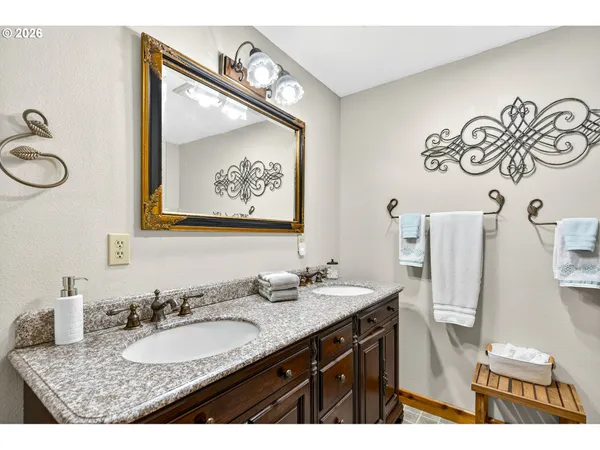 $899,000 | 19345 South Rockney Road, Colton, OR 97017