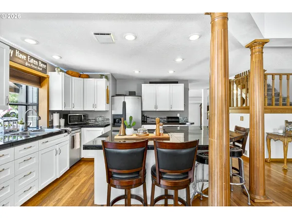 $899,000 | 19345 South Rockney Road, Colton, OR 97017