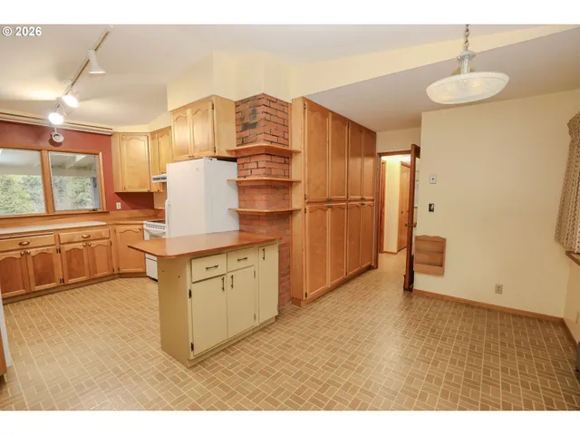 $399,900 | 1033 Southeast Terrace Drive, Roseburg, OR 97470