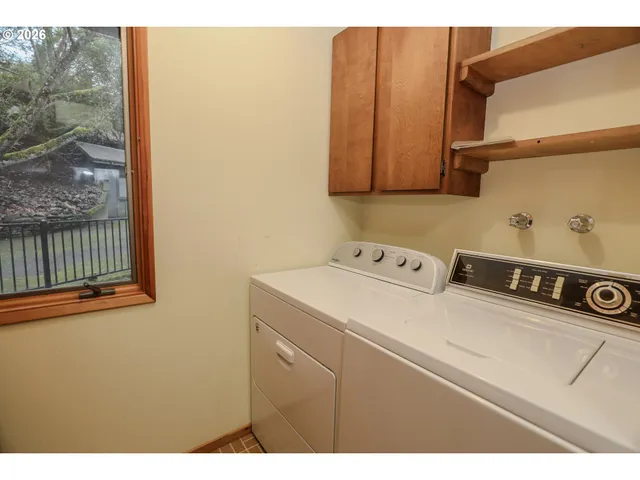 $399,900 | 1033 Southeast Terrace Drive, Roseburg, OR 97470