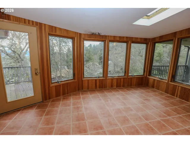 $399,900 | 1033 Southeast Terrace Drive, Roseburg, OR 97470