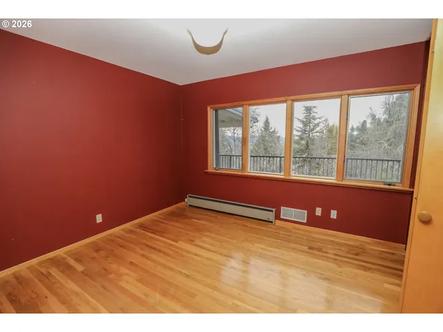 $399,900 | 1033 Southeast Terrace Drive, Roseburg, OR 97470