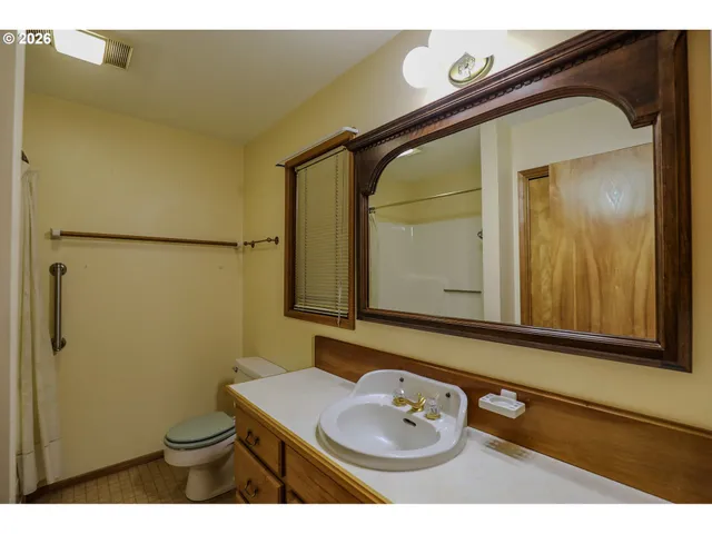 $399,900 | 1033 Southeast Terrace Drive, Roseburg, OR 97470