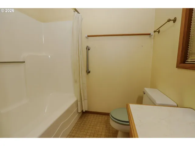 $399,900 | 1033 Southeast Terrace Drive, Roseburg, OR 97470