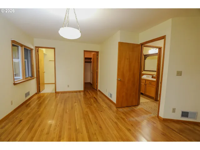 $399,900 | 1033 Southeast Terrace Drive, Roseburg, OR 97470