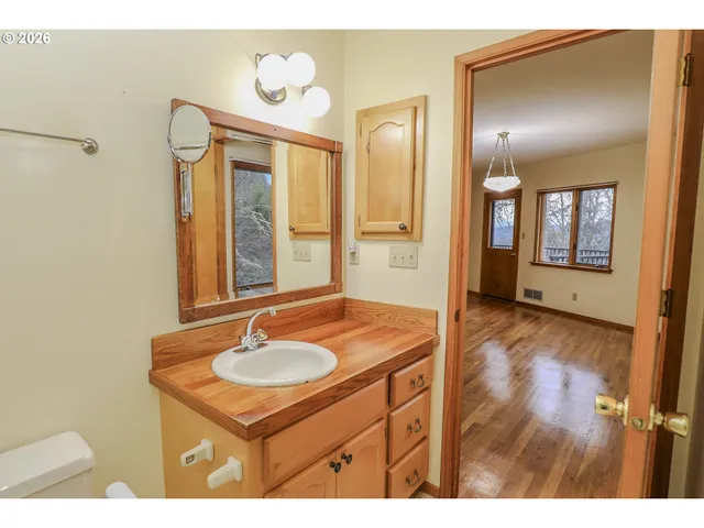 $399,900 | 1033 Southeast Terrace Drive, Roseburg, OR 97470