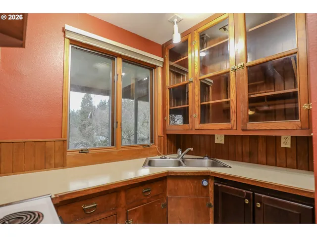 $399,900 | 1033 Southeast Terrace Drive, Roseburg, OR 97470