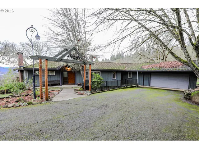 $399,900 | 1033 Southeast Terrace Drive, Roseburg, OR 97470
