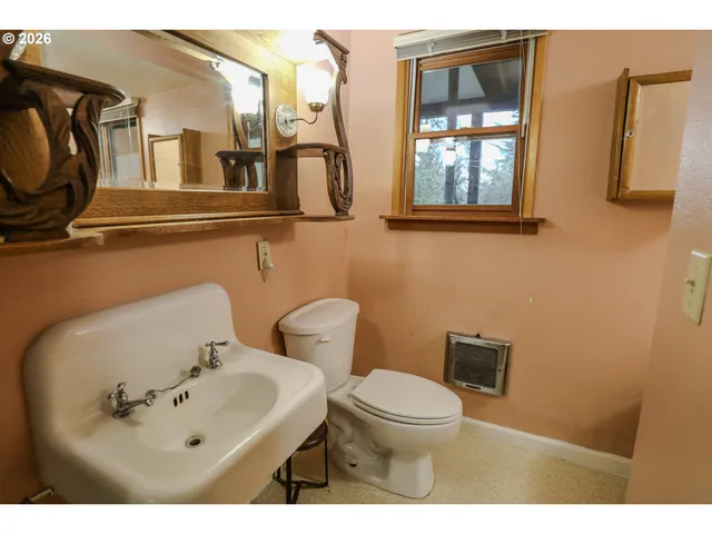 $399,900 | 1033 Southeast Terrace Drive, Roseburg, OR 97470