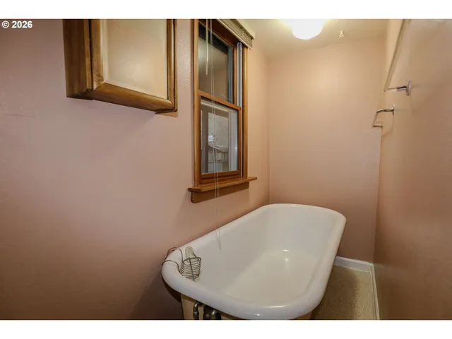 $399,900 | 1033 Southeast Terrace Drive, Roseburg, OR 97470