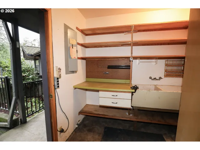 $399,900 | 1033 Southeast Terrace Drive, Roseburg, OR 97470