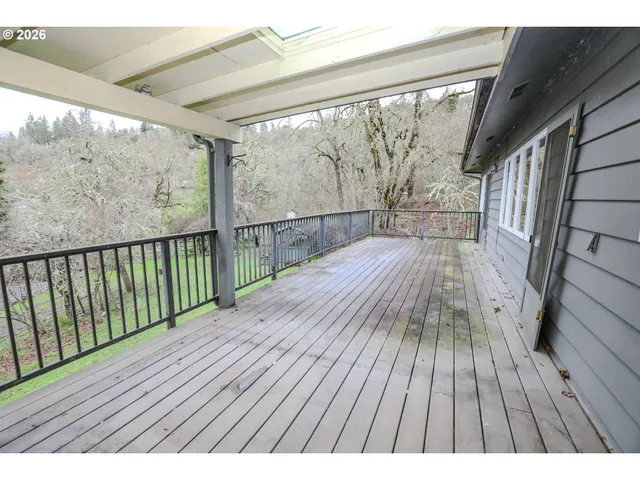 $399,900 | 1033 Southeast Terrace Drive, Roseburg, OR 97470