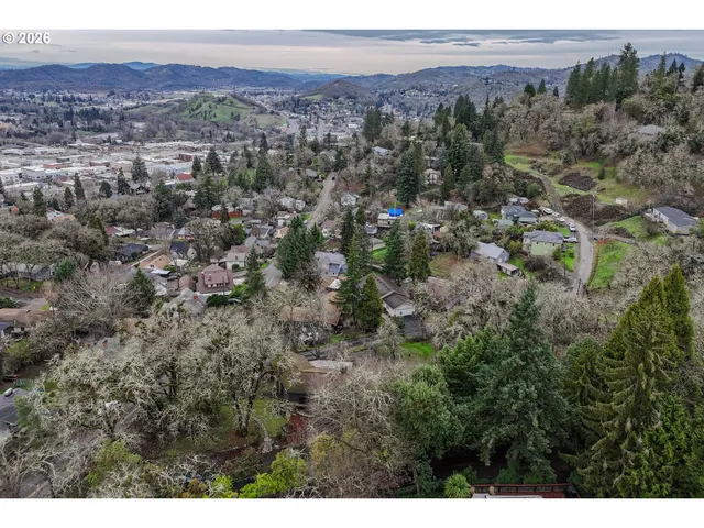 $399,900 | 1033 Southeast Terrace Drive, Roseburg, OR 97470