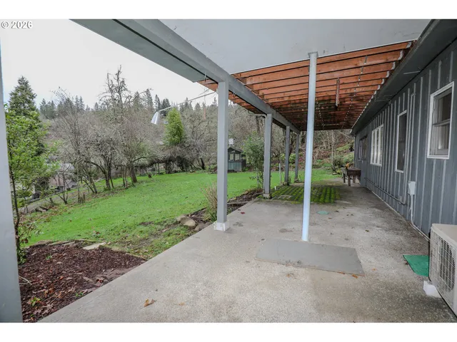 $399,900 | 1033 Southeast Terrace Drive, Roseburg, OR 97470