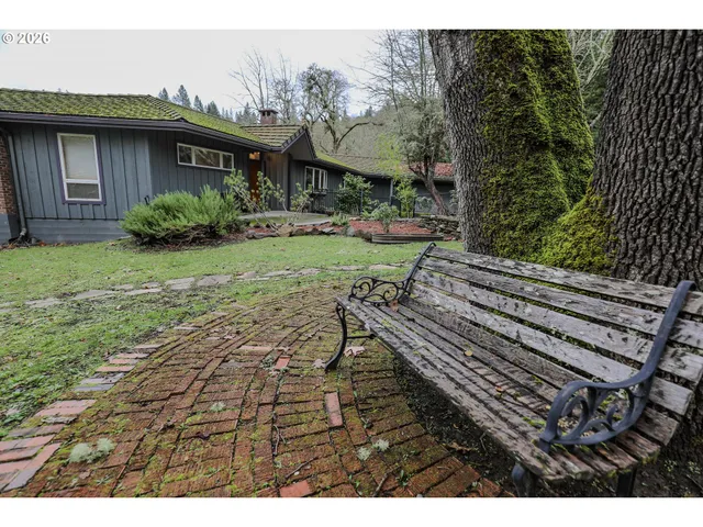 $399,900 | 1033 Southeast Terrace Drive, Roseburg, OR 97470