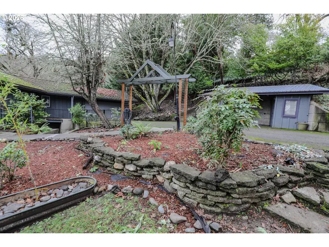 $399,900 | 1033 Southeast Terrace Drive, Roseburg, OR 97470