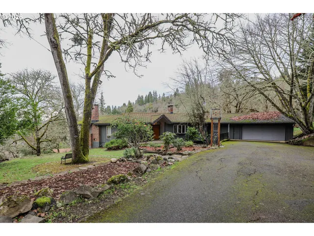 $399,900 | 1033 Southeast Terrace Drive, Roseburg, OR 97470