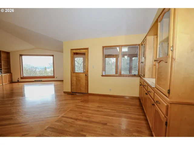 $399,900 | 1033 Southeast Terrace Drive, Roseburg, OR 97470