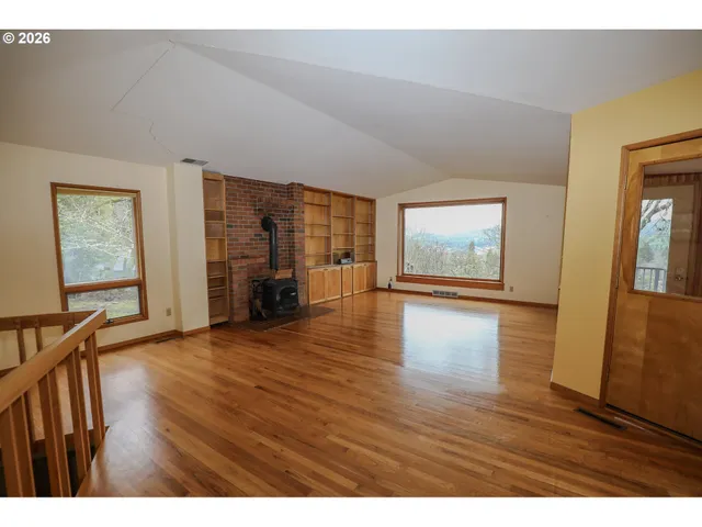 $399,900 | 1033 Southeast Terrace Drive, Roseburg, OR 97470