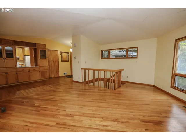 $399,900 | 1033 Southeast Terrace Drive, Roseburg, OR 97470