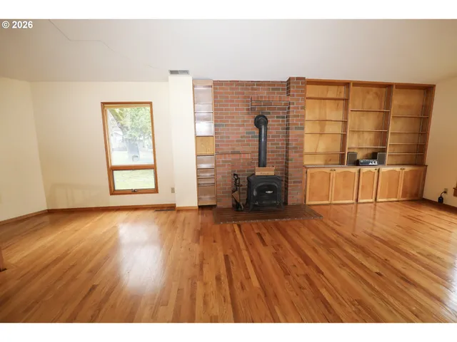 $399,900 | 1033 Southeast Terrace Drive, Roseburg, OR 97470